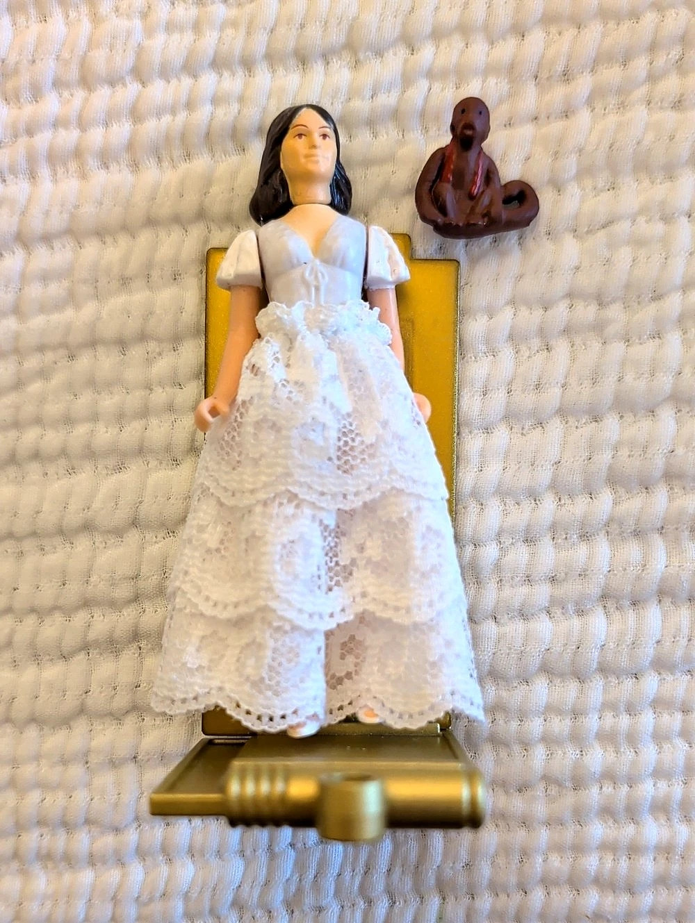 Indiana Jones Marion Ravenwood Figurine With Capuchin "Snuff"